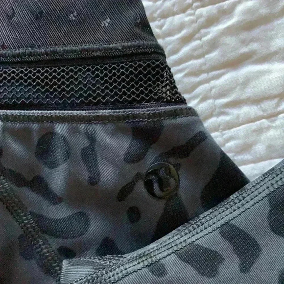 Lululemon - Picture 6 of 9